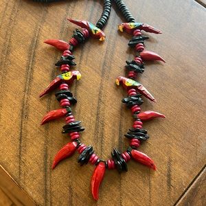 Necklace Parrots, Chili Peppers